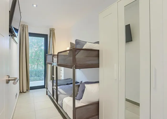 Apartman La Perla 3 *